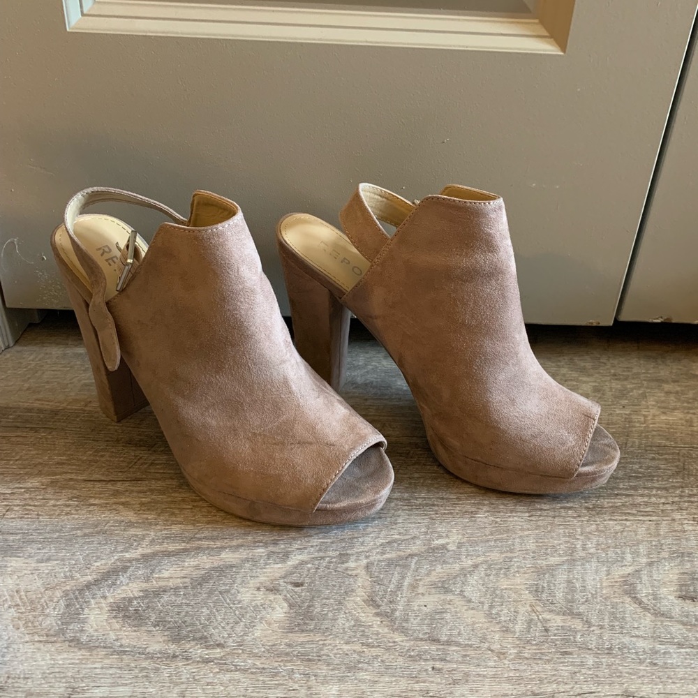 Tan Report Heels